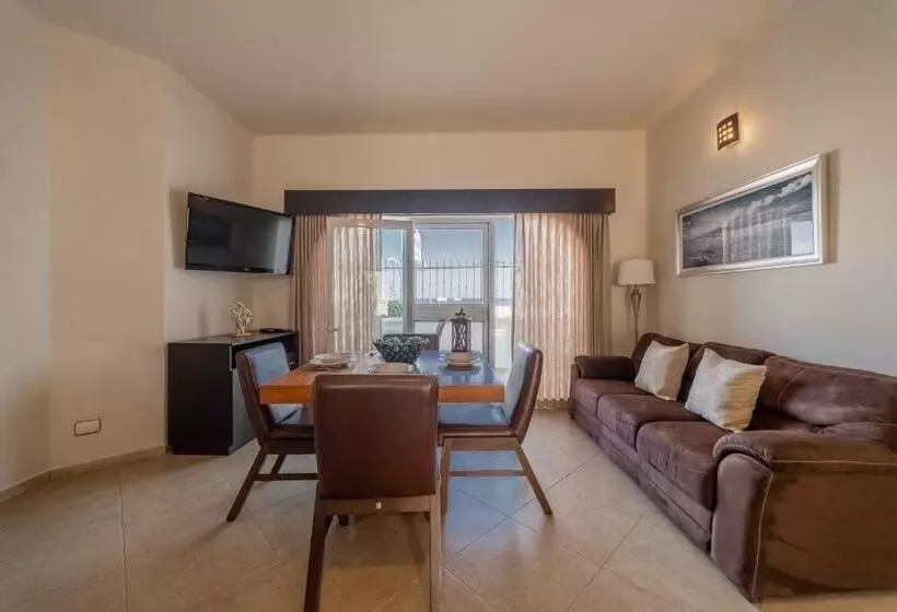 Hotel & Suites El Moro