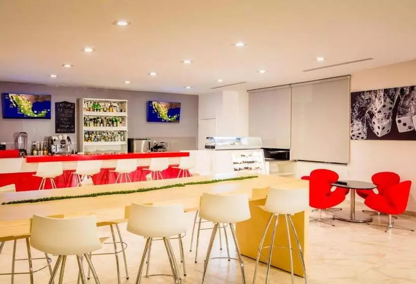 호텔 Fiesta Inn Express Perinorte