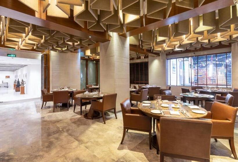 هتل The Soaltee Kathmandu