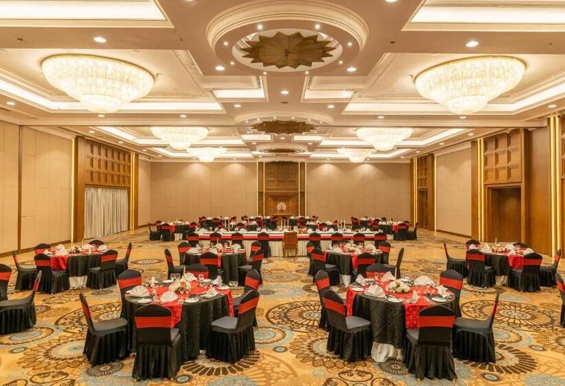 هتل The Soaltee Kathmandu