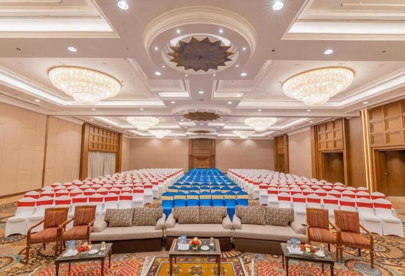 هتل The Soaltee Kathmandu