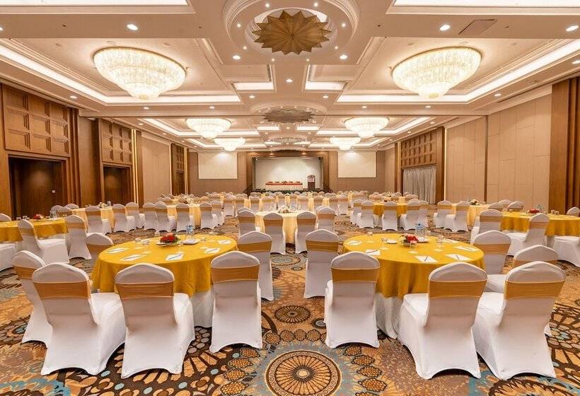 هتل The Soaltee Kathmandu