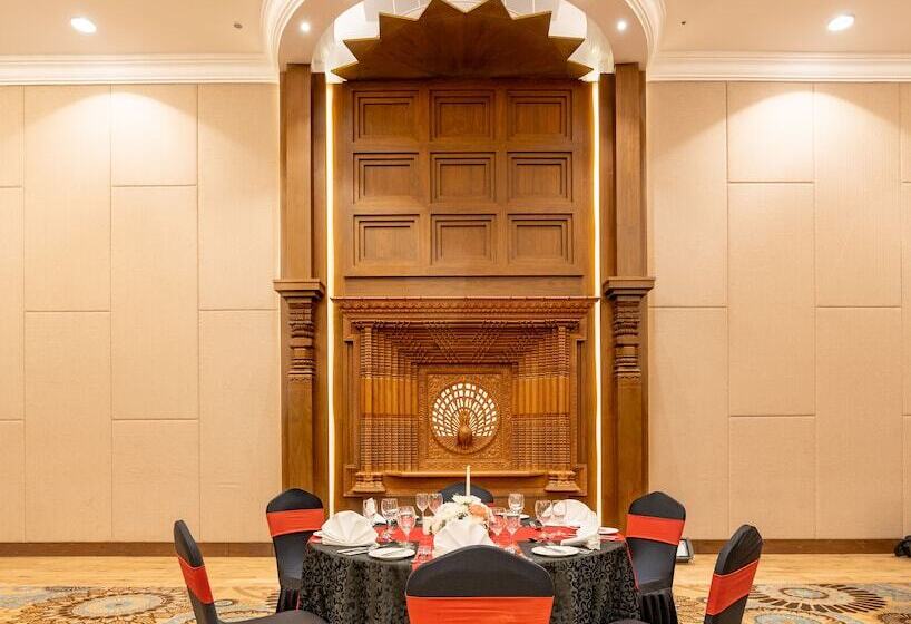 هتل The Soaltee Kathmandu