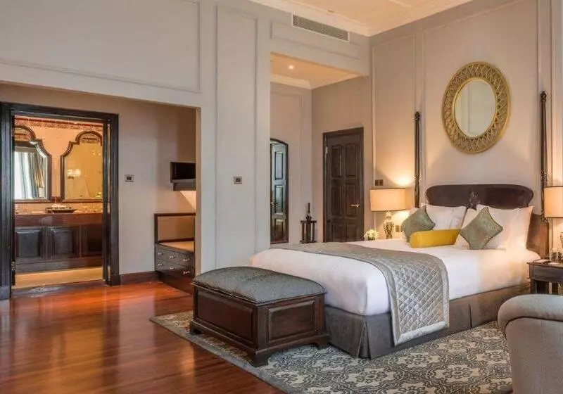 هتل The Strand Yangon