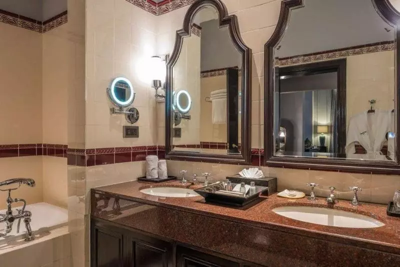 هتل The Strand Yangon