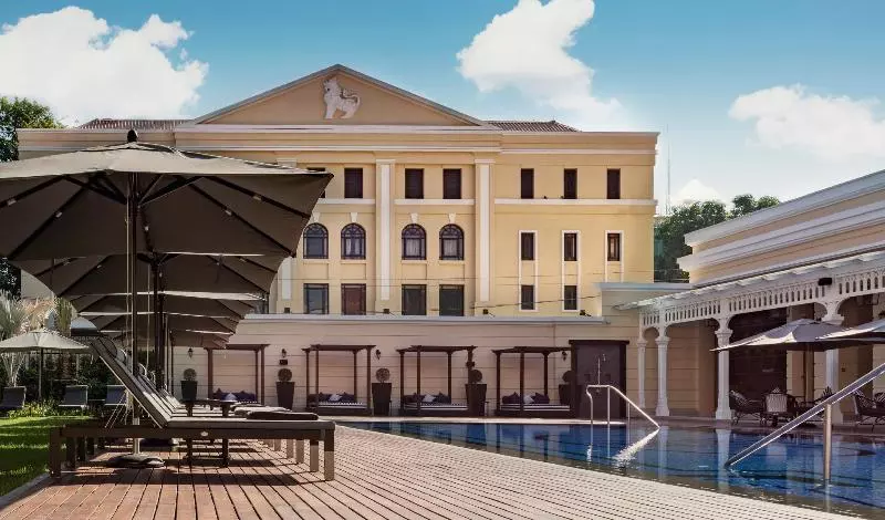 هتل The Strand Yangon