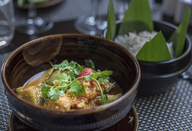 هتل The Strand Yangon