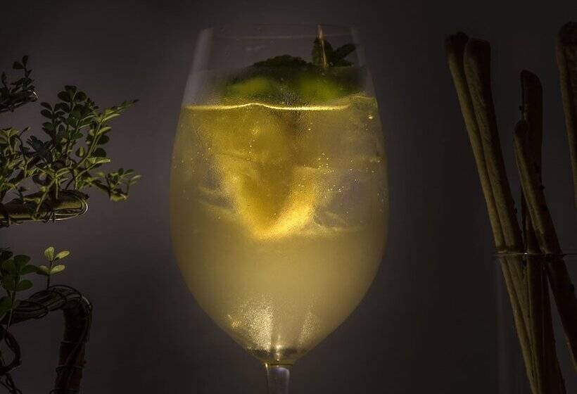 هتل The Strand Yangon