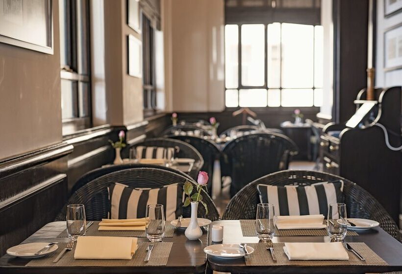 هتل The Strand Yangon