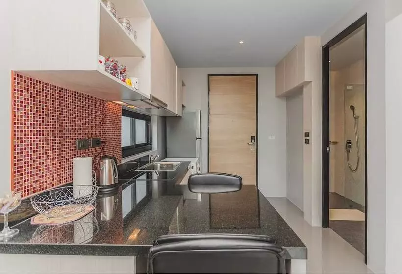 Condo In Nai Harn In Relife 15 132 301