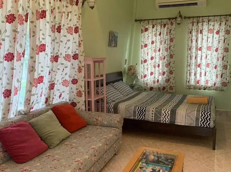 Hotelli Bangchong Marina Resort