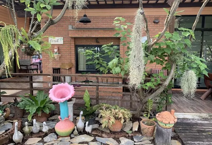 Hotelli Bangchong Marina Resort