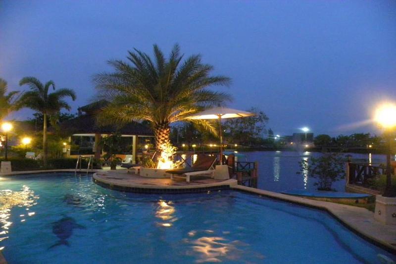 فندق Bangchong Marina Resort