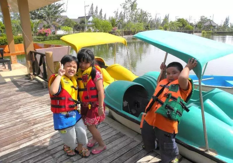 Hotelli Bangchong Marina Resort