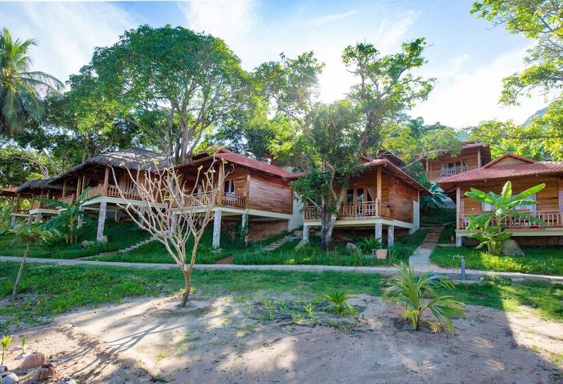 هتل Mango Beach Resort