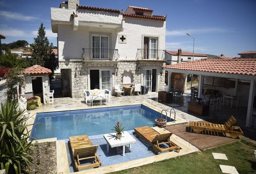 هتل Naz Konak Alacati