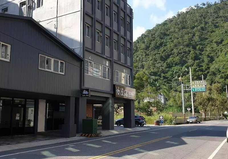 هتل Slow Wow Hot Spring