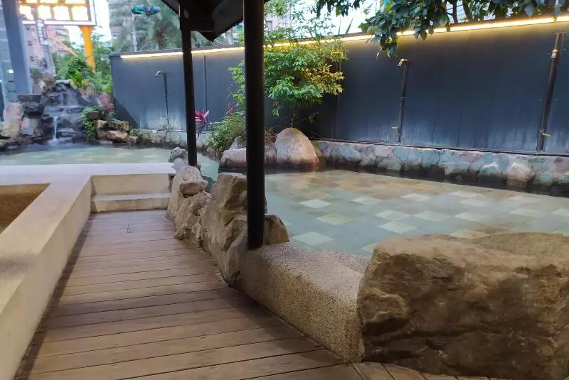 هتل Slow Wow Hot Spring