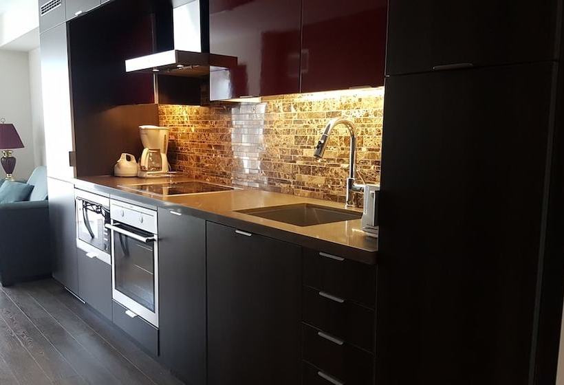 Park Suites Toronto Front Street West