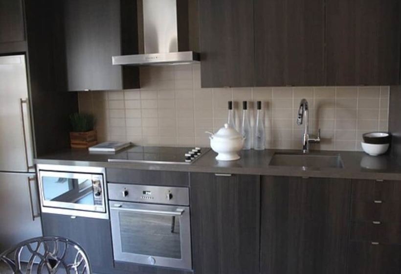 Park Suites Toronto Front Street West