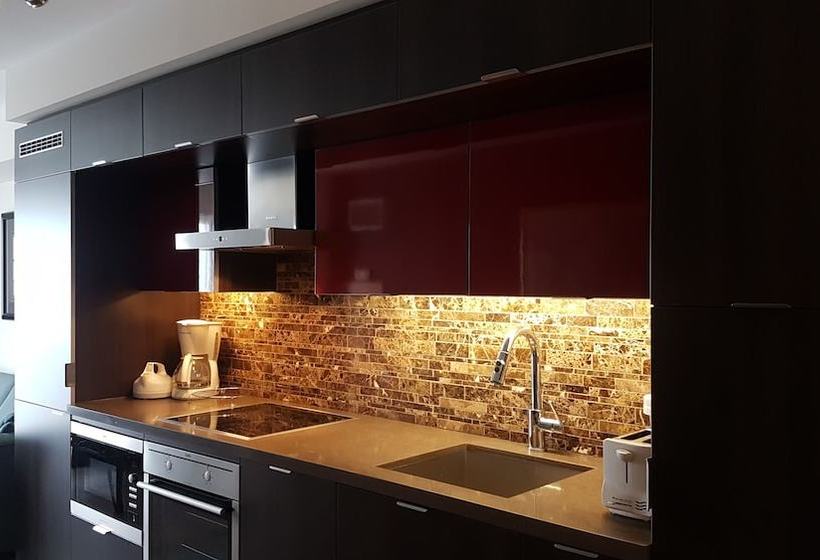 Park Suites Toronto Front Street West