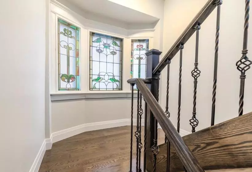 پانسیون Elevate Rooms At Spadina&bloor