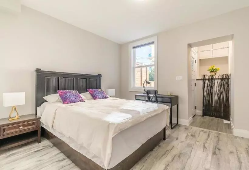 پانسیون Elevate Rooms At Spadina&bloor