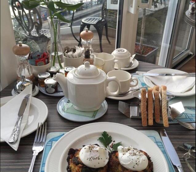 Pensão The Old Bridge House