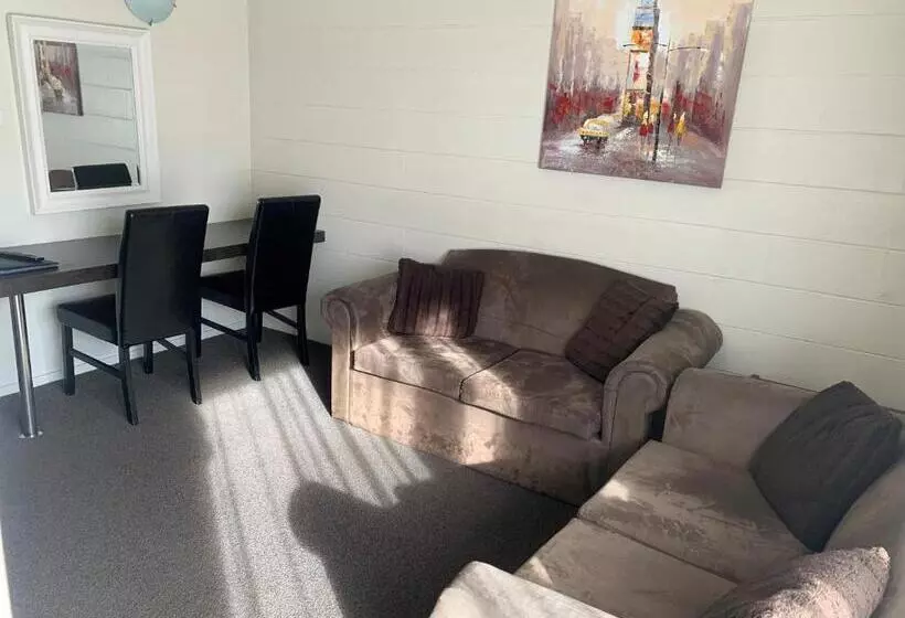 Hotel Admirals Motor Inn