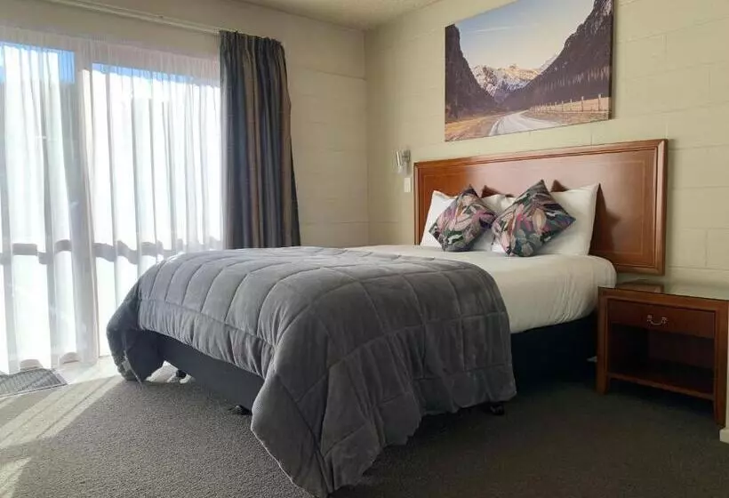 Hotel Admirals Motor Inn