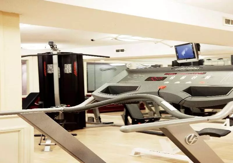 Отель Carlton President