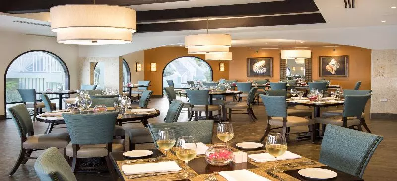 Hotel Oyster Bay Beach Resort