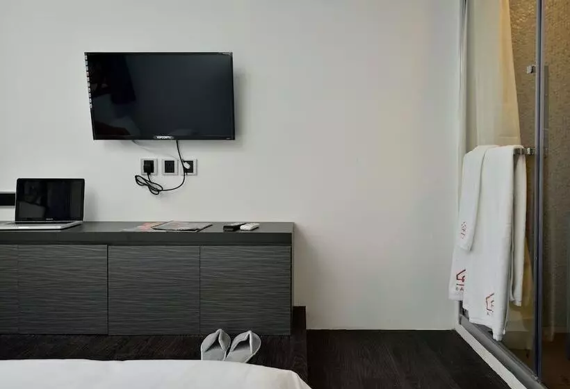 Atlas Hostel & Backpackers