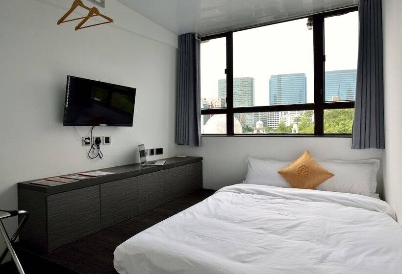 Atlas Hostel & Backpackers