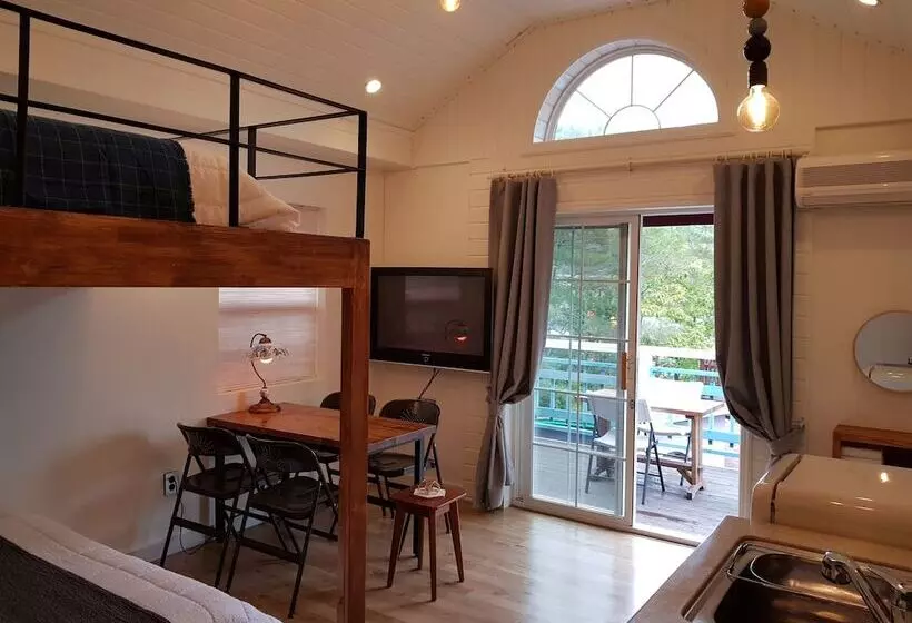 Adellna Pension