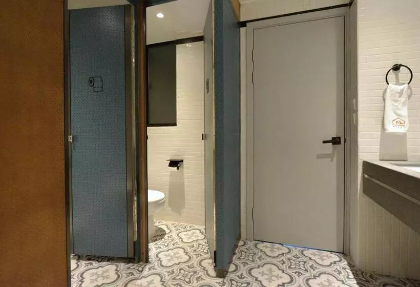 Atlas Hostel & Backpackers