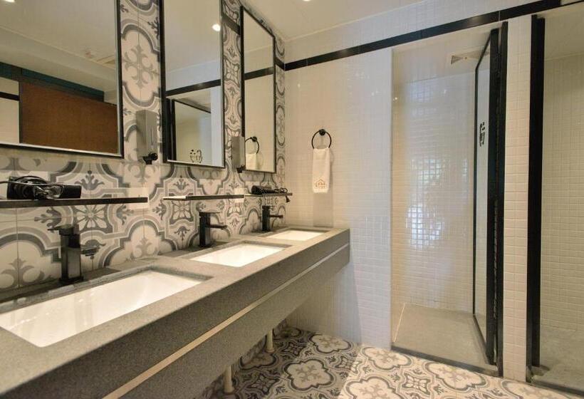 Atlas Hostel & Backpackers