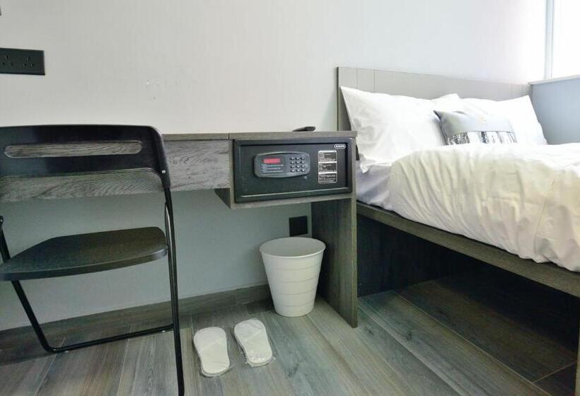 Atlas Hostel & Backpackers