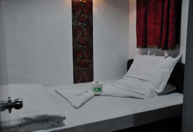 هاستل Castle Inn