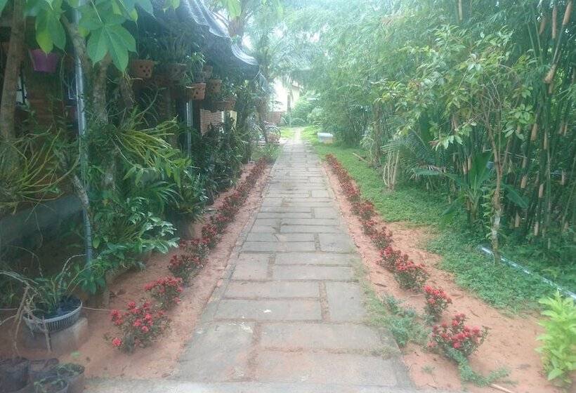 هتل Orchard Fruit Farm Bungalow