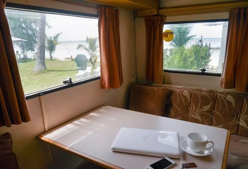 Hotelli Samui Caravans Beach Camp