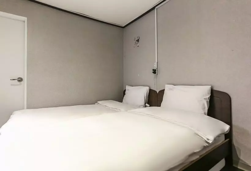 Hotelli Shire Inn