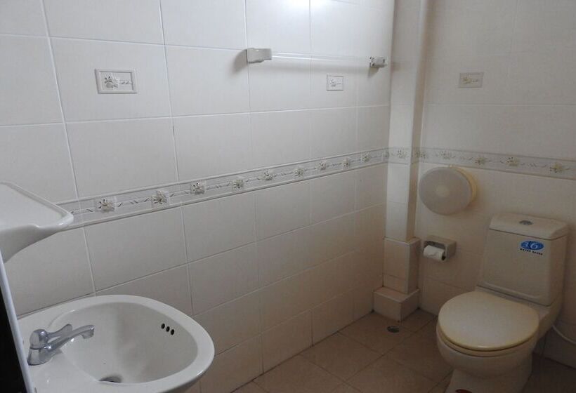 פנסיון Beau And Blonde House Kamala