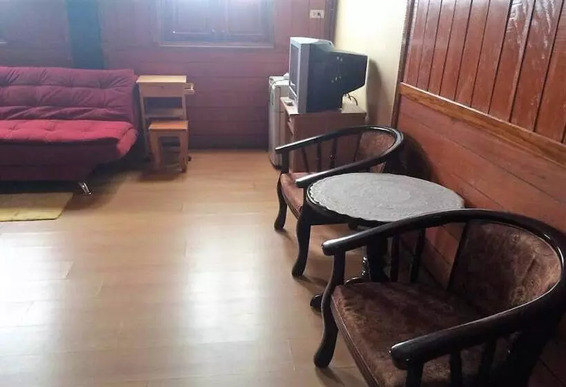 Majatalo Beau And Blonde House Kamala