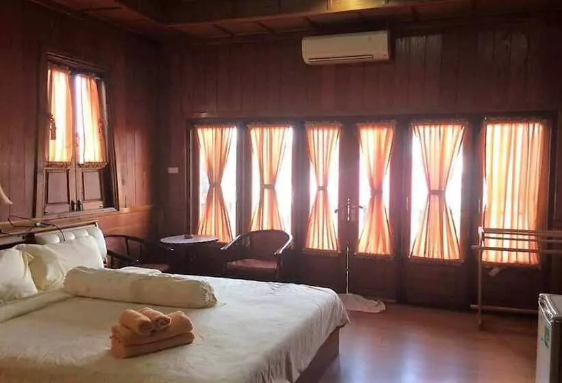 Majatalo Beau And Blonde House Kamala