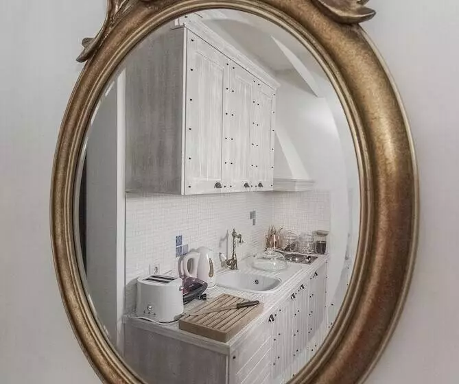 Majatalo Ostra Menalon Luxury Suites