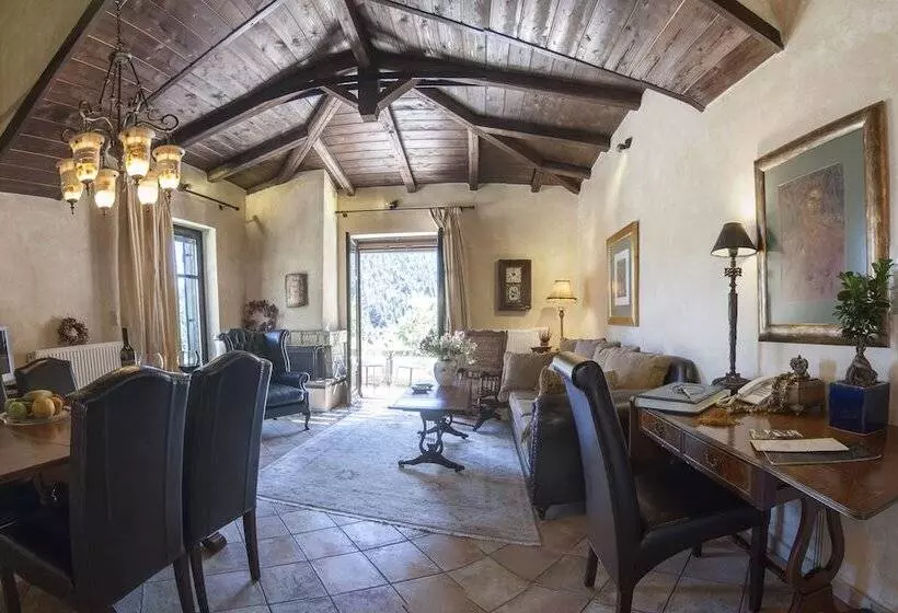 Majatalo Ostra Menalon Luxury Suites