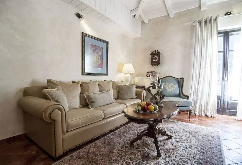 Majatalo Ostra Menalon Luxury Suites