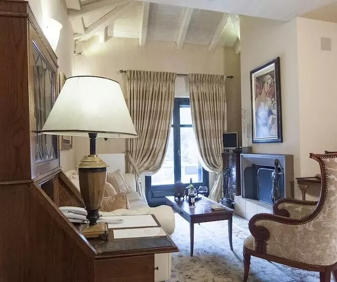 Majatalo Ostra Menalon Luxury Suites