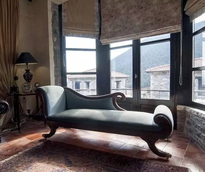 Majatalo Ostra Menalon Luxury Suites